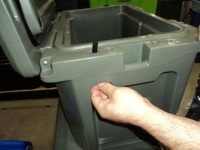grizzly cooler rope handle, how to install step 1