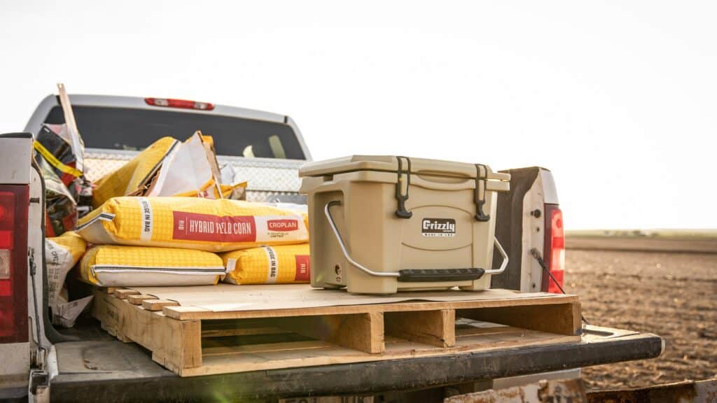 how to keep produce fresh at farmers market using grizzly coolers