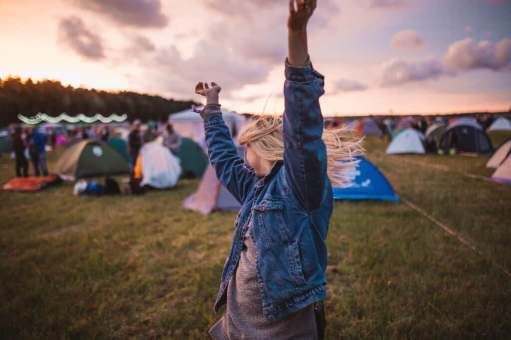 girl dancing at a summer palooza music festival