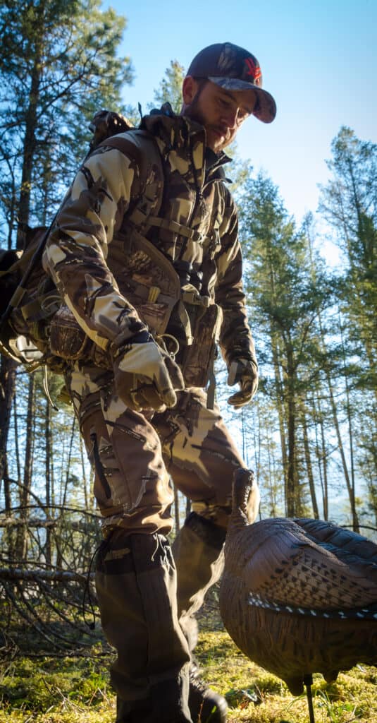 turkey hunting setting up turkey decoys